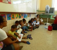 PROJETO COLORIR NO CMEI DE PRAIA DE CARAPEBUS - SERRA