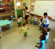 PROJETO COLORIR NO CMEI DE PRAIA DE CARAPEBUS - SERRA