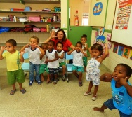 PROJETO COLORIR NO CMEI DE PRAIA DE CARAPEBUS - SERRA