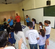 DESENHISTA ZOTA COM A TURMA DO NTV - PREMIAÇÃO DE ALUNOS - DESENHO DO MUSEU - EMEF LACY ZULEIC
