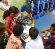 DESENHISTA ZOTA COM A TURMA DO NTV - PREMIAÇÃO DE ALUNOS - DESENHO DO MUSEU - EEEFM JONES JOSÉ