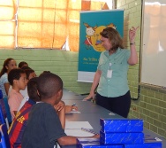 DESENHISTA ZOTA COM A TURMA DO NTV - PREMIAÇÃO DE ALUNOS - DESENHO DO MUSEU - EEEFM JONES JOSÉ