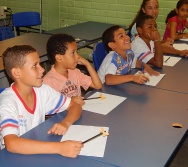 DESENHISTA ZOTA COM A TURMA DO NTV - PREMIAÇÃO DE ALUNOS - DESENHO DO MUSEU - EEEFM JONES JOSÉ