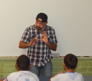 DESENHISTA ZOTA COM A TURMA DO NTV - PREMIAÇÃO DE ALUNOS - DESENHO DO MUSEU - EEEFM JONES JOSÉ