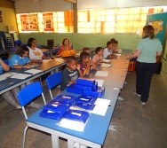 DESENHISTA ZOTA COM A TURMA DO NTV - PREMIAÇÃO DE ALUNOS - DESENHO DO MUSEU - EEEFM JONES JOSÉ