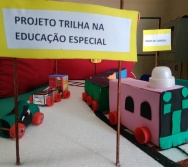 PROFESSORA DELZA DA EDUCAÇÃO ESPECIAL PRODUZ MAQUETE COM ALUNOS - SEGURANÇA FERROVIÁRIA - NTV