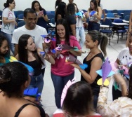 OFICINA : CANTAR , COLORI E CONTAR - BRINCANDO COM AS HISTÓRIAS - REDE DOCTUM - CURSO DE PEDAG