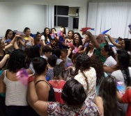 OFICINA : CANTAR , COLORI E CONTAR - BRINCANDO COM AS HISTÓRIAS - REDE DOCTUM - CURSO DE PEDAG