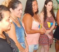 CURSO CONTANDO HISTÓRIAS COLORINDO VIDAS - RESGATE DA LUDICIDADE ATRAVÉS DAS HISTÓRIAS