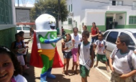 SUPER SUSTENTÁVEL CHEGA EM FUNDÃO E RECEPCIONA AS CRIANÇAS DA EMEF PROF ERNESTO NASCIMENTO