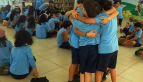 ENCONTRO DOS AUTORES DO LIVRO BULLYING COM ALUNOS DO COLÉGIO MARISTA.