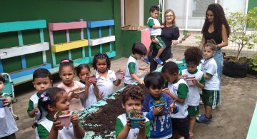 PROGRAMA COLORIR SUSTENTÁVEL - PLANTAÇÃO DE FLORES ONZE HORAS - ETAPA PEQUENOS  HORTICULTORES