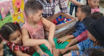 PEQUENOS COLETORES - TAMPINHAS COLORIDAS NO PROJETO COLORIR SUSTENTÁVEL